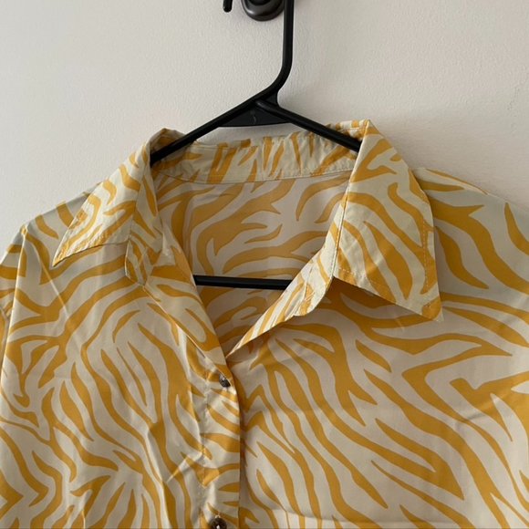 Button down Yellow Shirt - M/L - Picture 1 of 3
